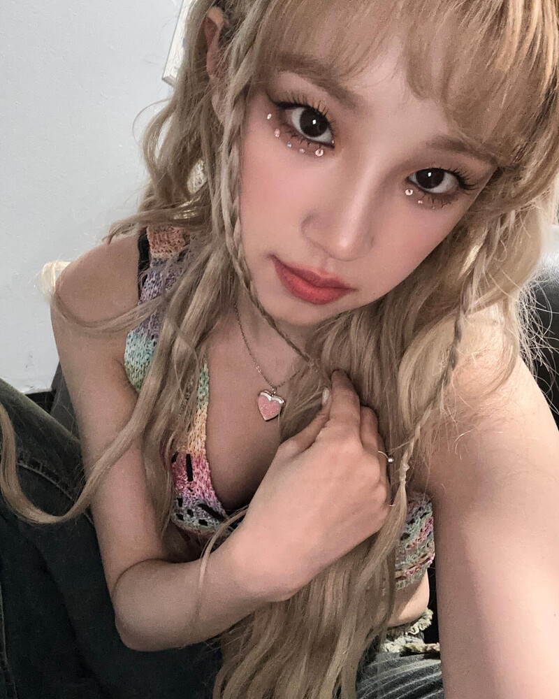 230827 - YUQI Instagram Update documents 7