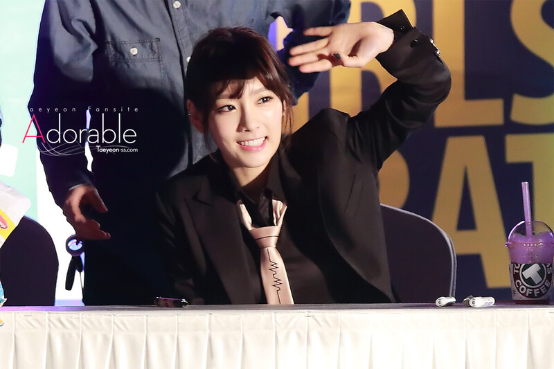 140316 Girls' Generation Taeyeon at Cheonggye Plaza Fansign documents 9