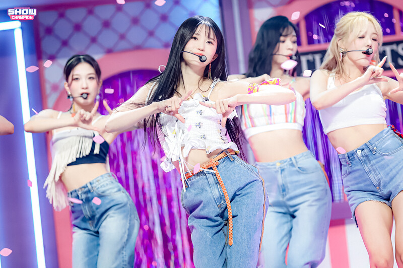 210526 fromis_9 - 'We Go' at Show Champion documents 12