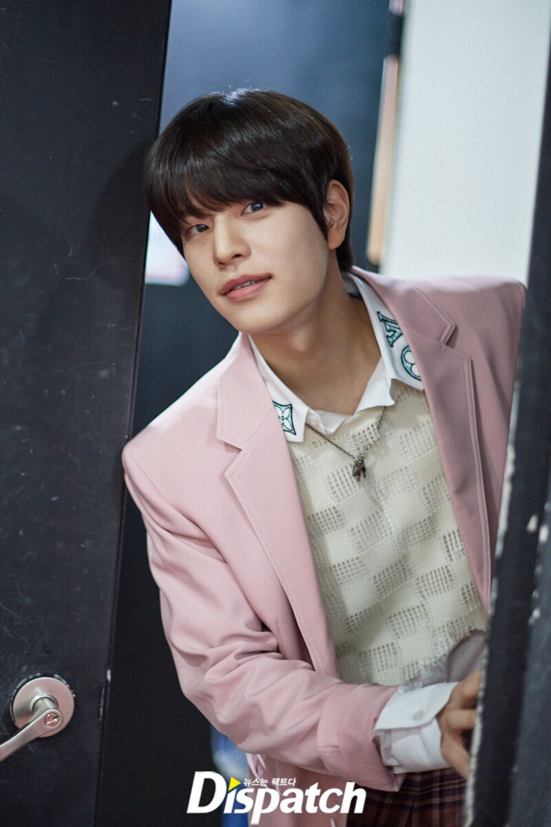 220214 SEUNGMIN- SKZ '#LOVESTAY SKZ CHOCOLATE FACTORY' Photoshoot by DISPATCH documents 1