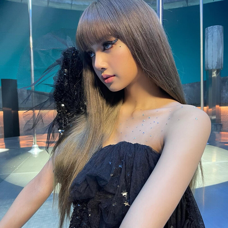 220910 - LISA Instagram Update documents 7