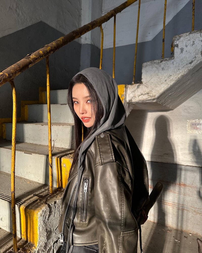 230319 (G)I-DLE Soyeon Instagram Update documents 6