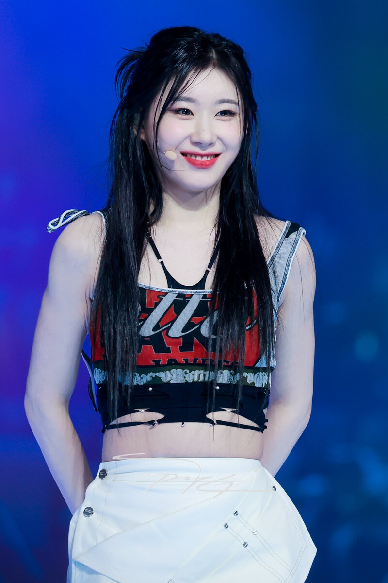 240602 ITZY Chaeryeong at K-Wave Concert Inkigayo documents 1