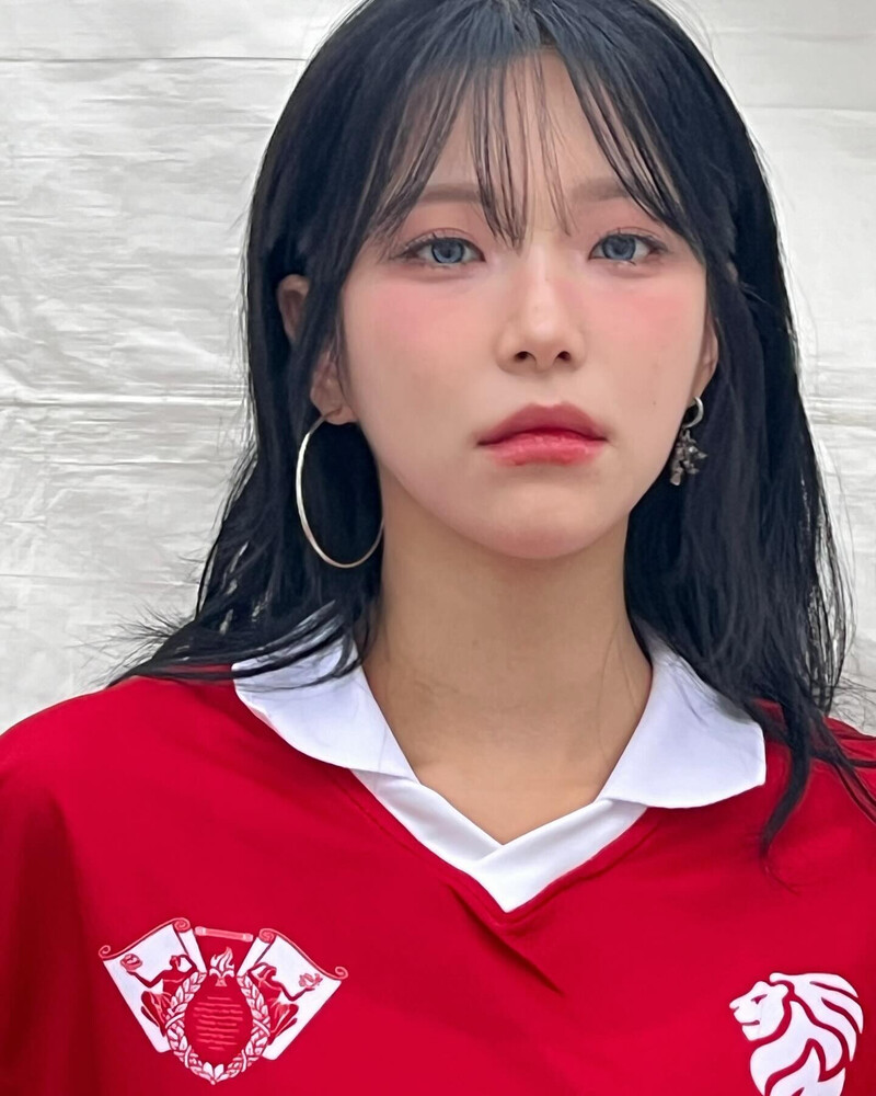 240927 fromis_9 Jiheon Instagram Update documents 6