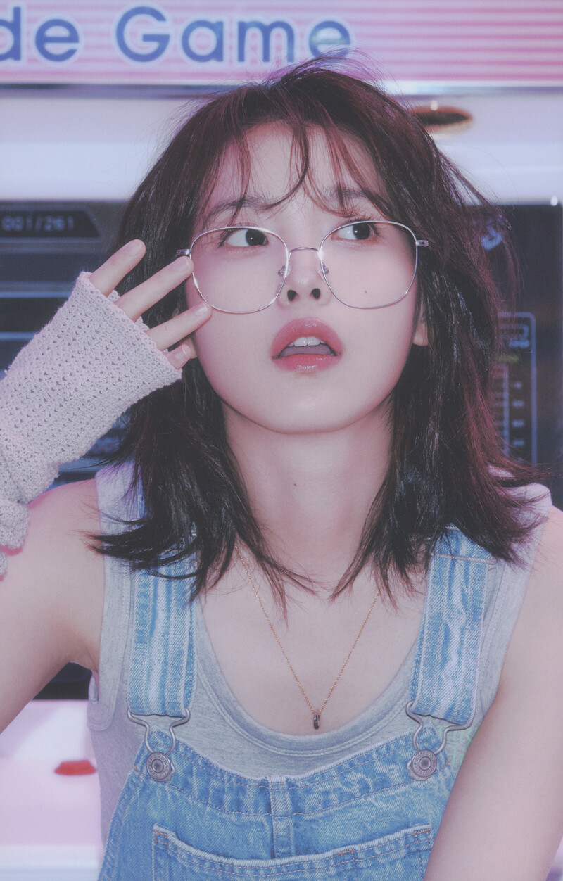 IU - 7th Official Fanclub Kit "UAENA" (Scans) documents 3