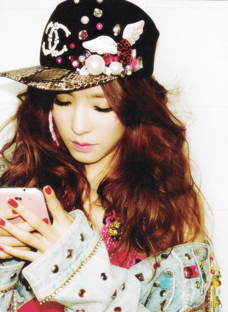 [SCAN] Girls' Generation - 'I Got A Boy' Tiffany version documents 15