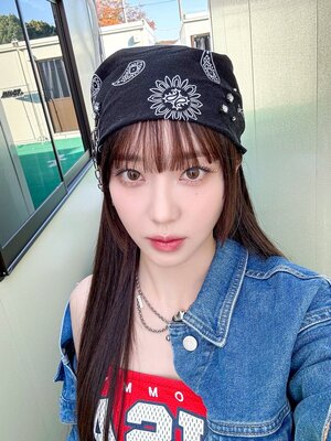 240221 STAYC Sumin Twitter Update - 2023 Year End Stage Selfie