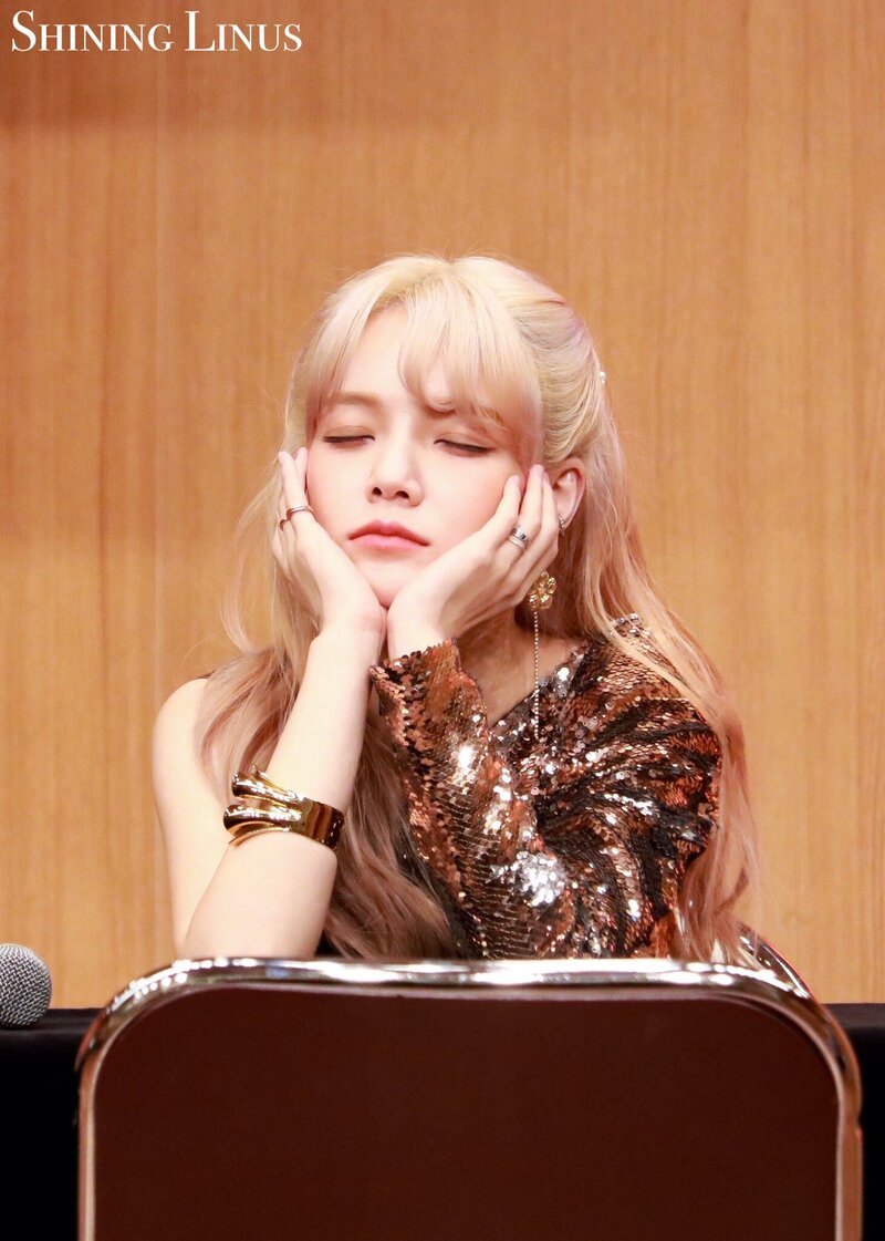 191129 Jimin at 'New Moon' Fansign documents 2