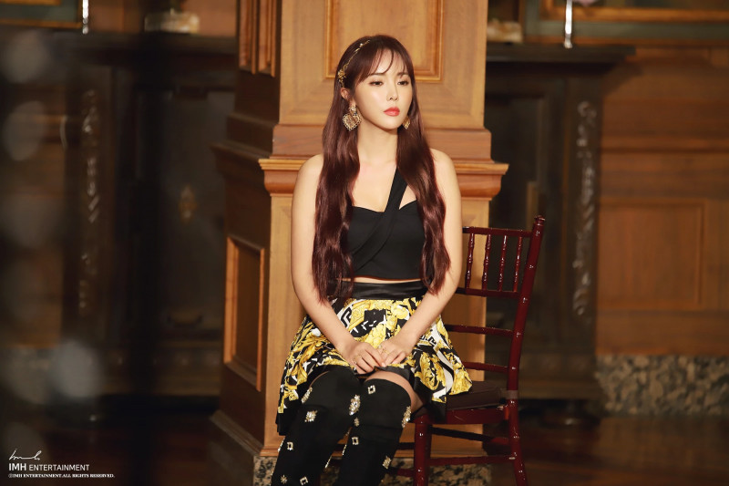 200406 IMH Entertainment Naver Update - Hong Jin Young's "Love Is Like A Petal" M/V Behind documents 6