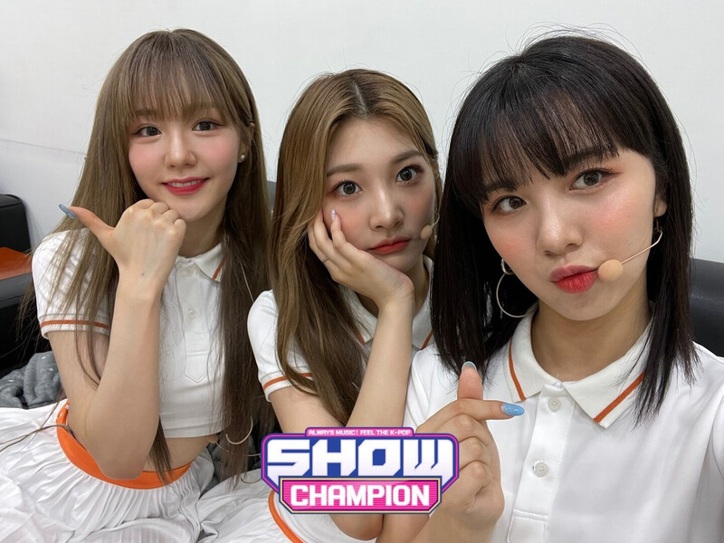 210721 WOOAH sns update - 'Pandora' promotions at Show Champion documents 9