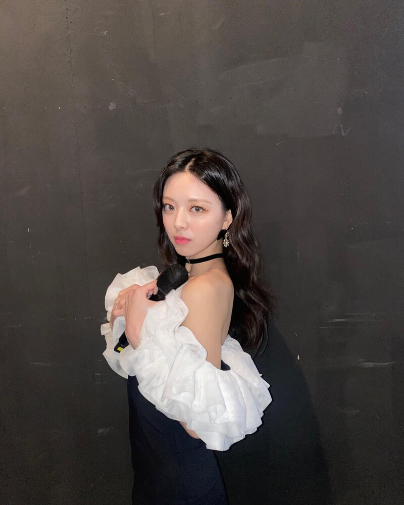 211017 ITZY Instagram Update - Yuna documents 3