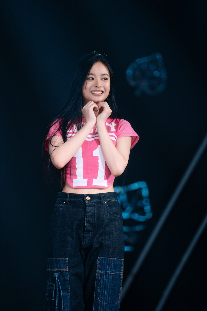 220807 NewJeans Hanni 'Attention' at Inkigayo documents 2