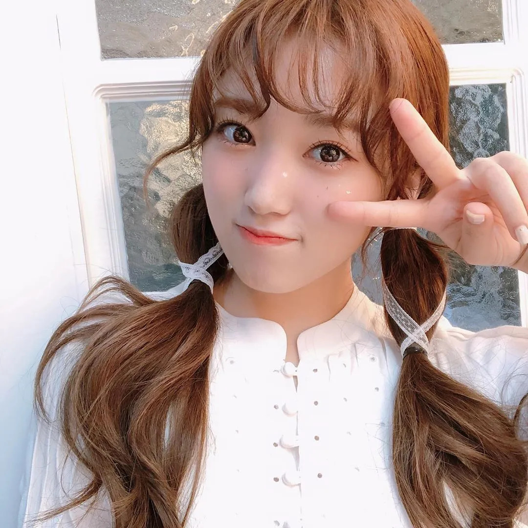200601 IZ*ONE official instagram update with Nako | kpopping