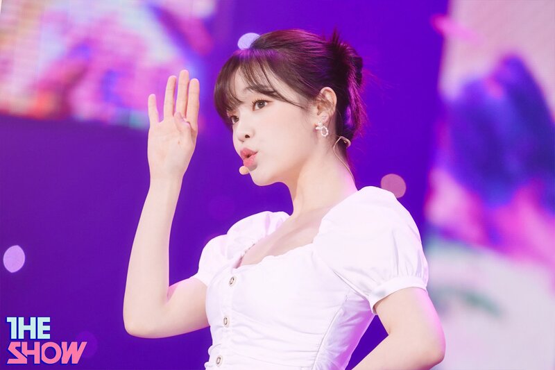 220405 OH MY GIRL 'Real Love' at The Show documents 6
