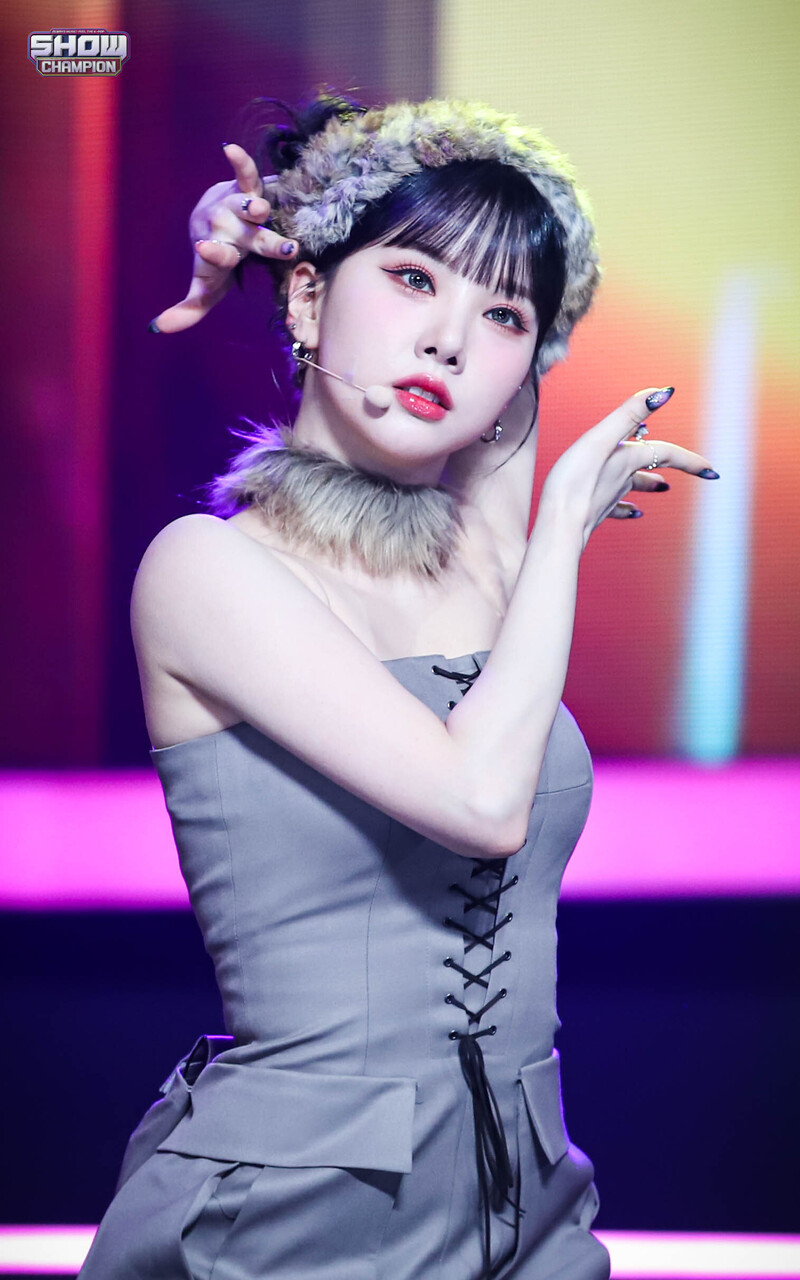 230208 VIVIZ Eunha 'Pull Up' at Show Champion documents 4