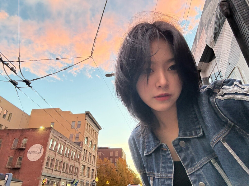 241021 Hyunjin Instagram Update documents 3