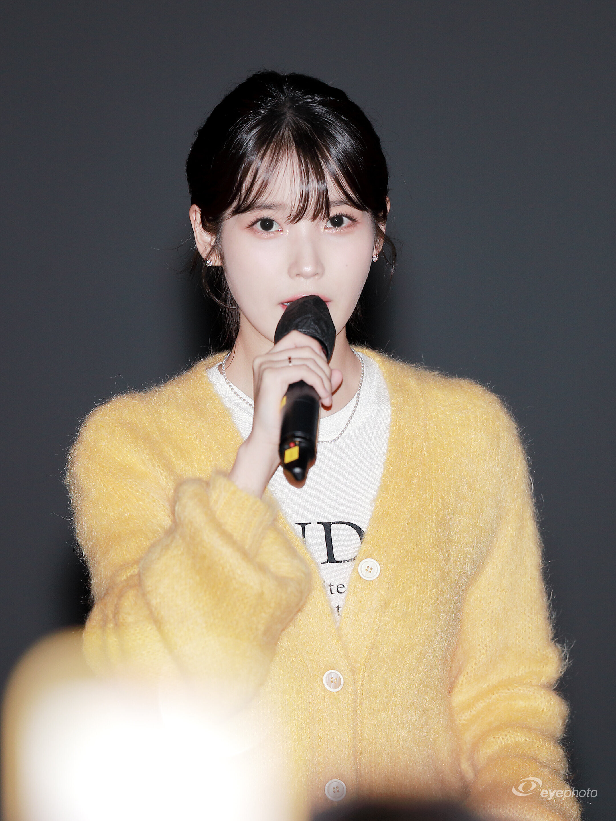 231013 IU - 'The Golden Hour' Movie Stage Greeting | kpopping