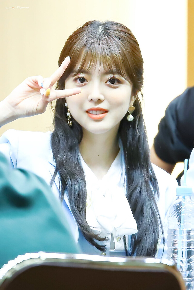 190519 Weki Meki Suyeon at 'LOCK END LOL' Dongdaemun Fansign documents 4