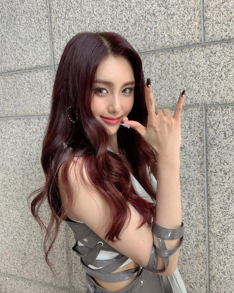 210606 EVERGLOW SNS Update at Inkigayo documents 6