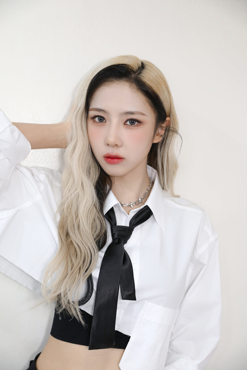 220630 Dreamcatcher Naver Post - 'MAISON' Activities Behind 2 documents 13