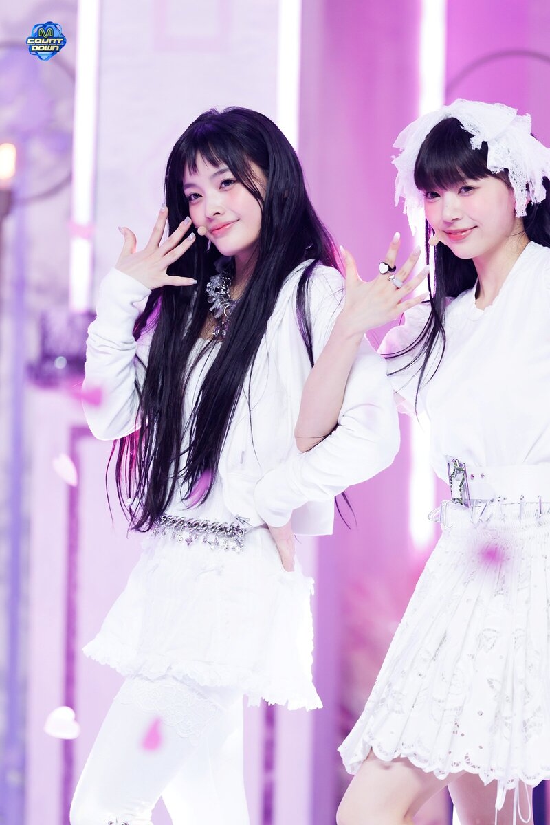 240328 ILLIT Iroha - 'Magnetic' and 'My World' at M Countdown documents 2