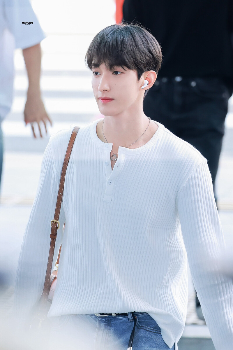 240625 SEVENTEEN DK at Incheon International Airport documents 13