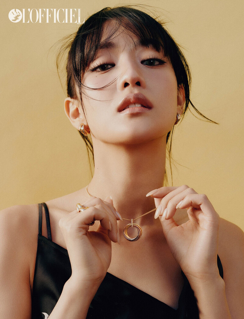 MINNIE x Cartier for L'Officiel Singapore - June-July 2024 Issue documents 6