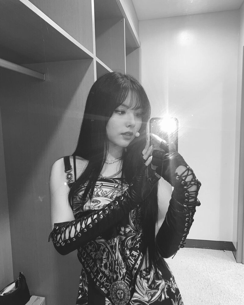 221008 BVNDIT Songhee Instagram Update documents 2