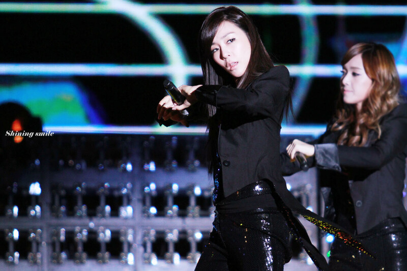 111002 Girls' Generation Tiffany at Busan Power Concert documents 7