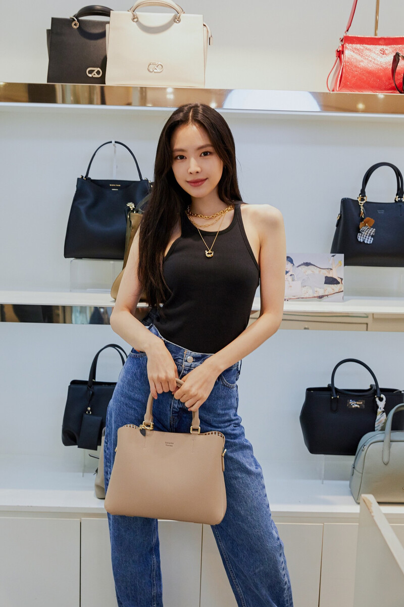 210526 Naeun at Samantha Thavasa Store Event documents 10