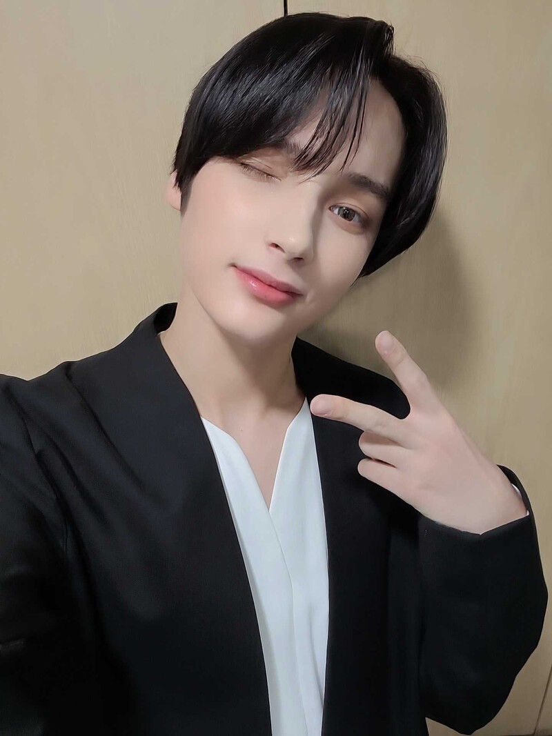 221008 TXT Twitter Update - Huening Kai documents 3