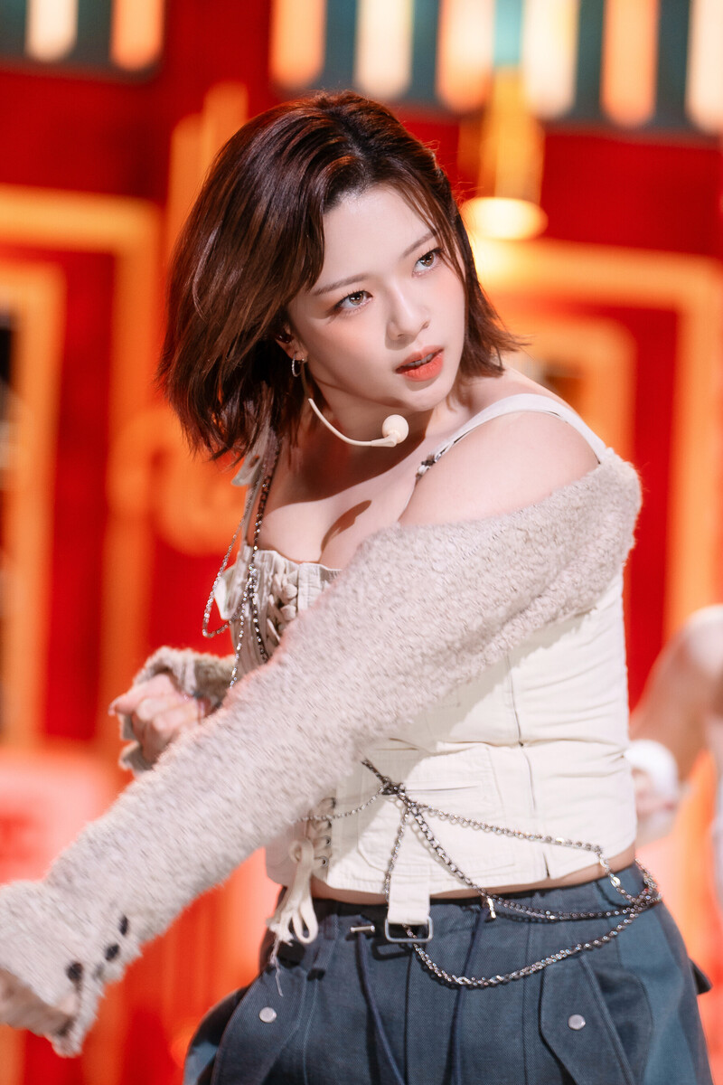 230319 TWICE Jeongyeon - 'SET ME FREE' at Inkigayo documents 4