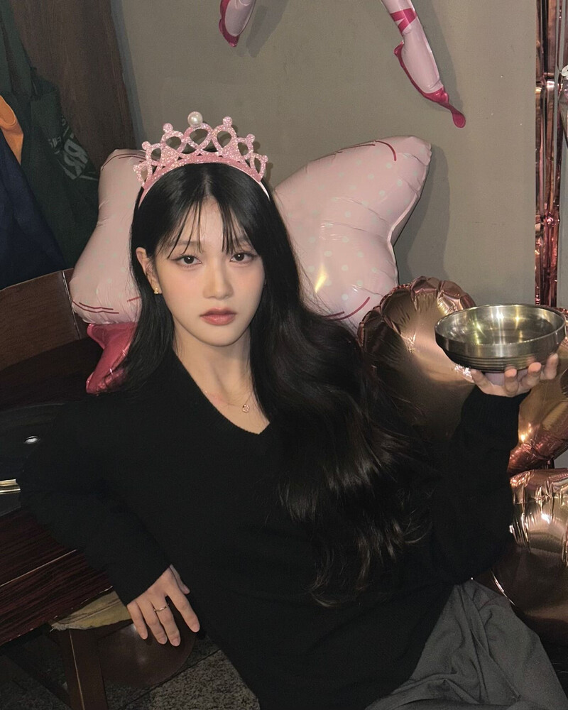 241010 fromis_9 Seoyeon Instagram Update documents 3