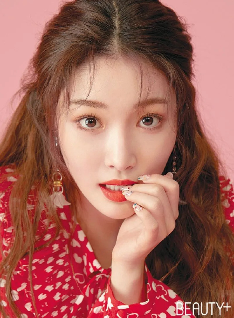 Kim_Chungha_Beauty+_Magazine_February_2018_3.jpg