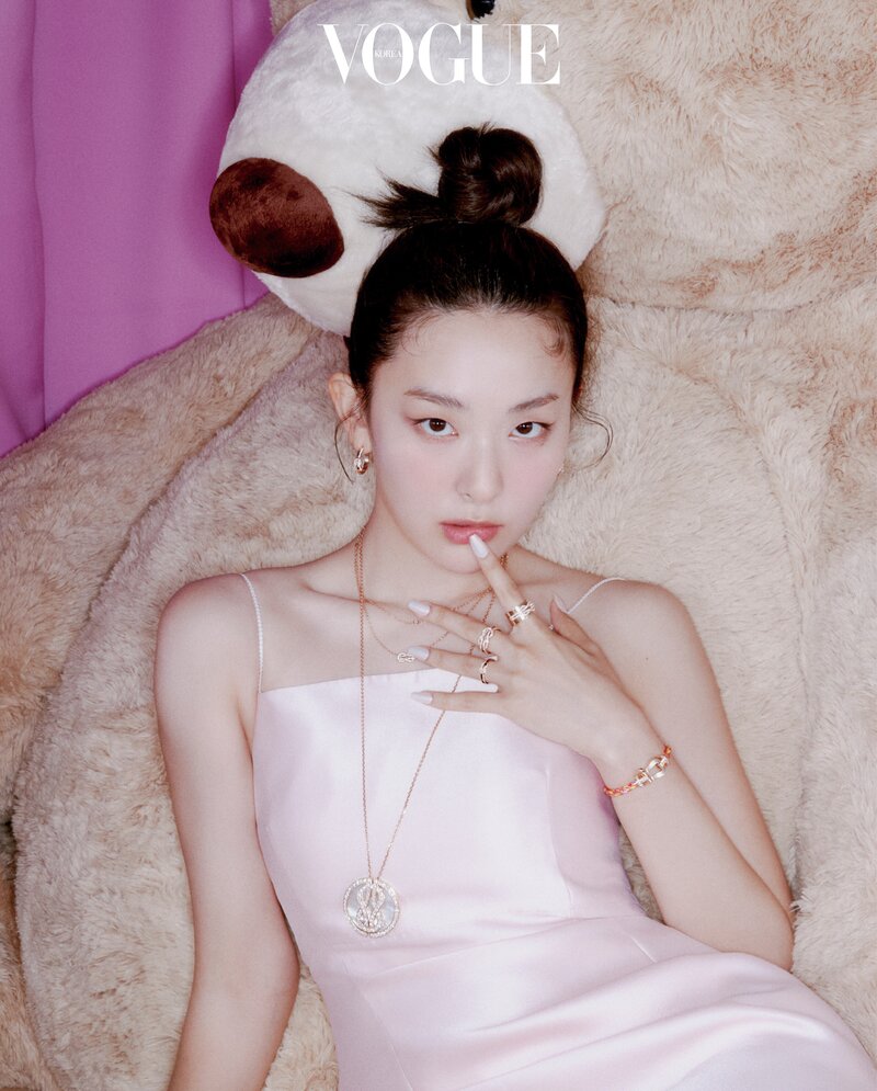 Red Velvet Seulgi for Vogue Korea August 2022 Issue documents 1