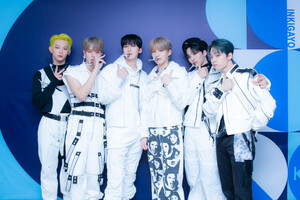 220522 SBS Twitter Update- ONEUS at INKIGAYO Photowall