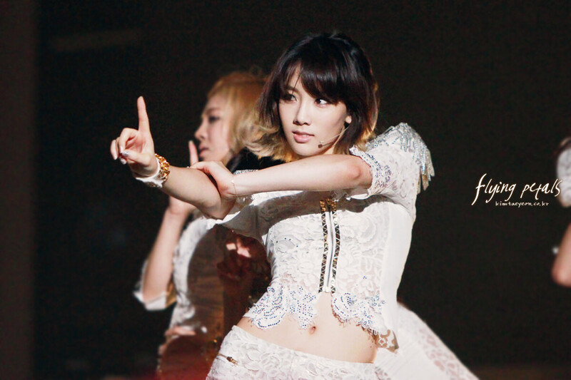 110909-10 Girls' Generation Taeyeon at Girls' Generation 2011 Tour in Taiwan documents 10