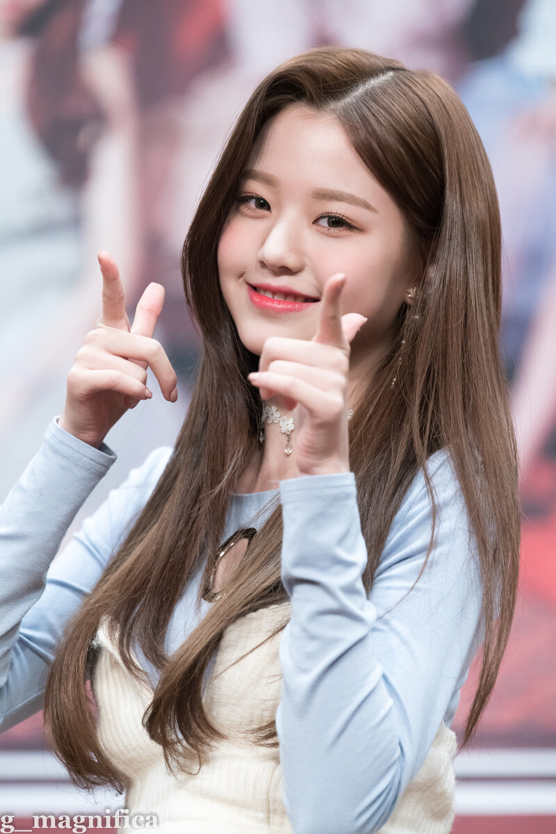 181117 IZ*ONE Wonyoung at Fansign documents 25