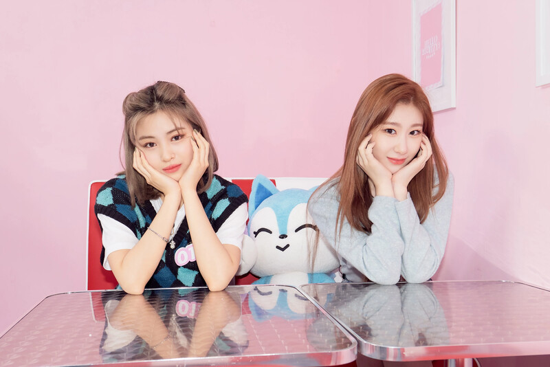 210310 ITZY Twitter Update - Ryujin & Chaeryeong documents 1