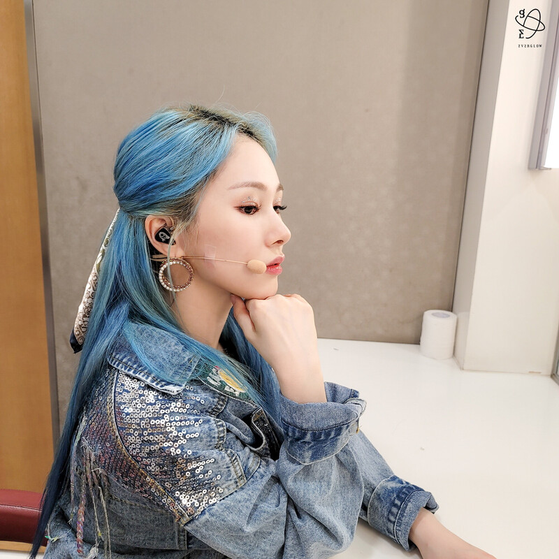 210712 Yuehua Naver Post - EVERGLOW KCON:TACT 4 U Waiting Room documents 23