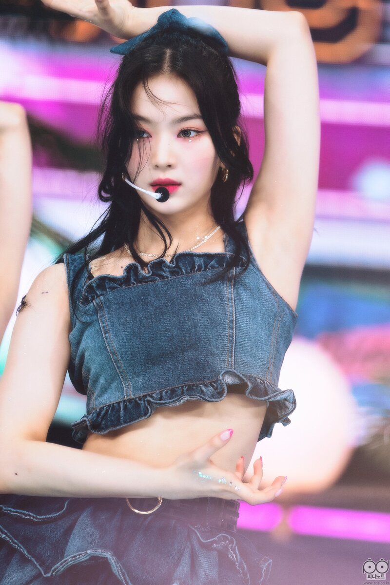 220724 STAYC Isa - 'BEAUTIFUL MONSTER' at SBS Inkigayo documents 5