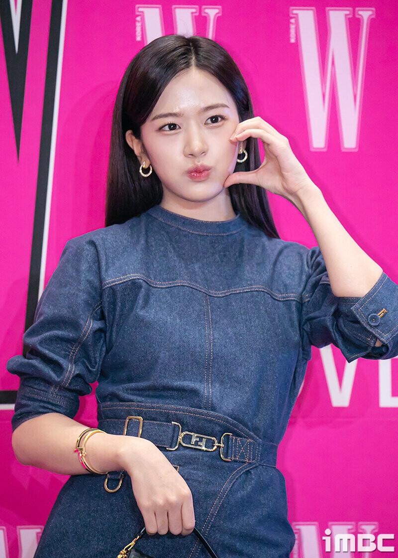 221028 YUJIN- W Korea 'Love Your W' Breast Cancer Awareness Campaign documents 1