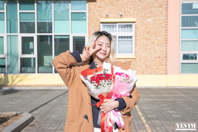 230210 YES IM Naver Post - Jia's Graduation Ceremony BEHIND documents 15
