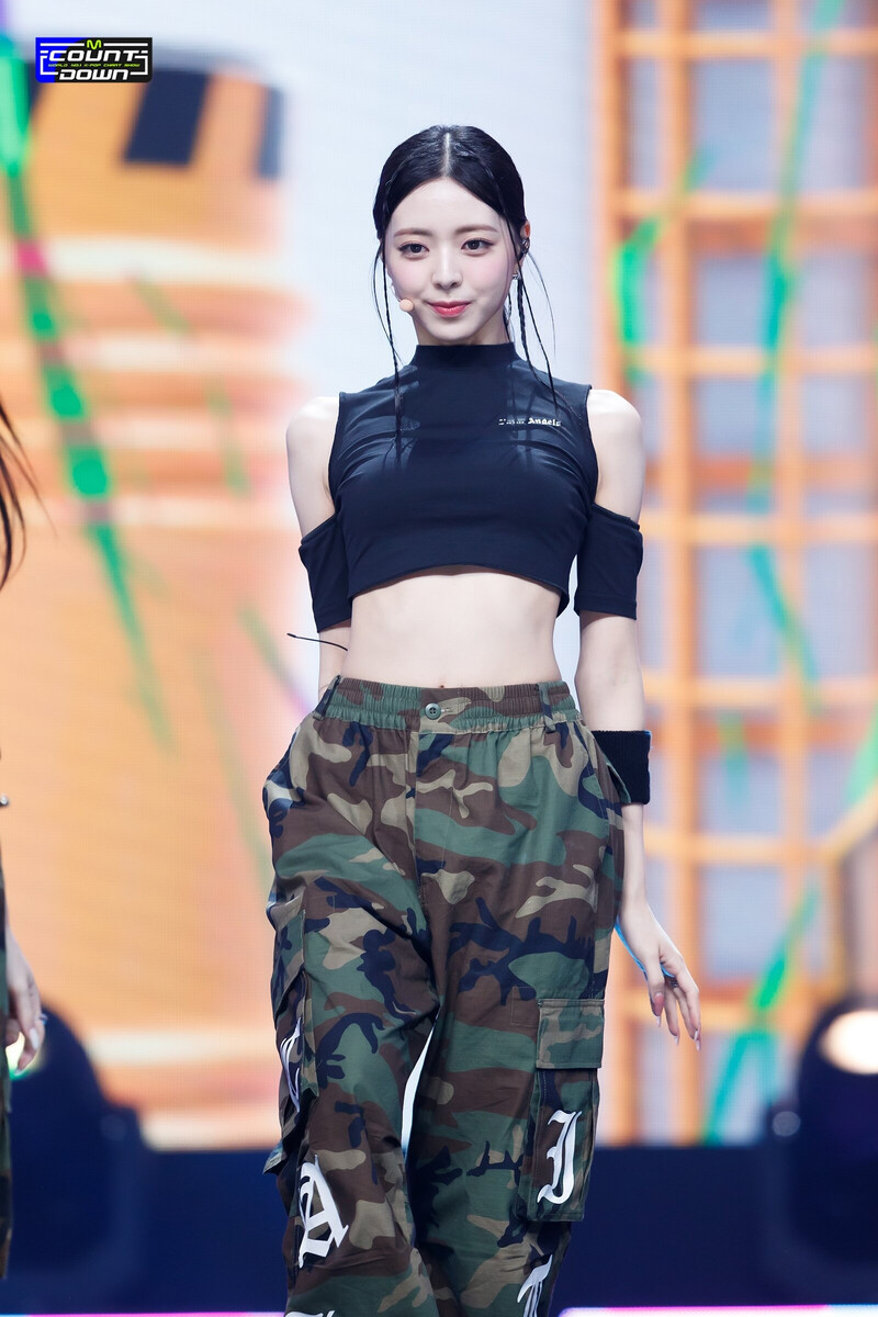 230824 ITZY Yuna - 'Cake' at M COUNTDOWN documents 4