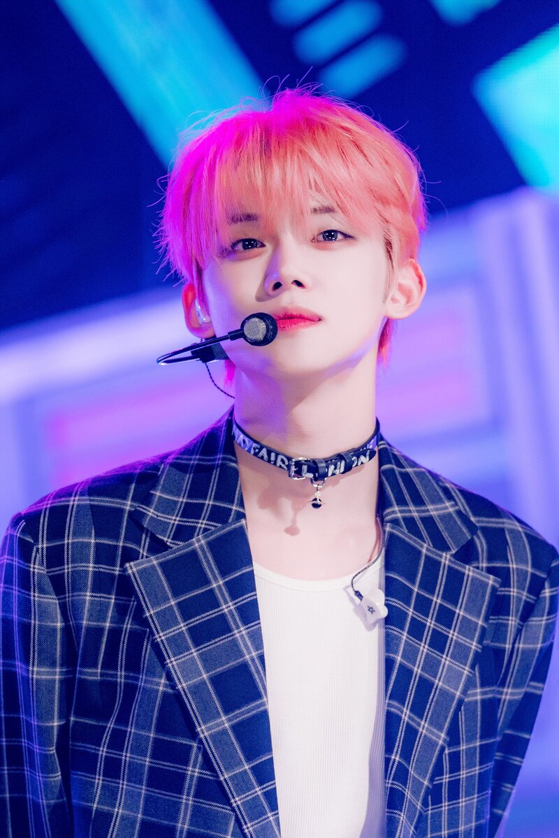 231015 TXT Yeonjun - 'Back for More' and 'Chasing That Feeling' at Inkigayo documents 14