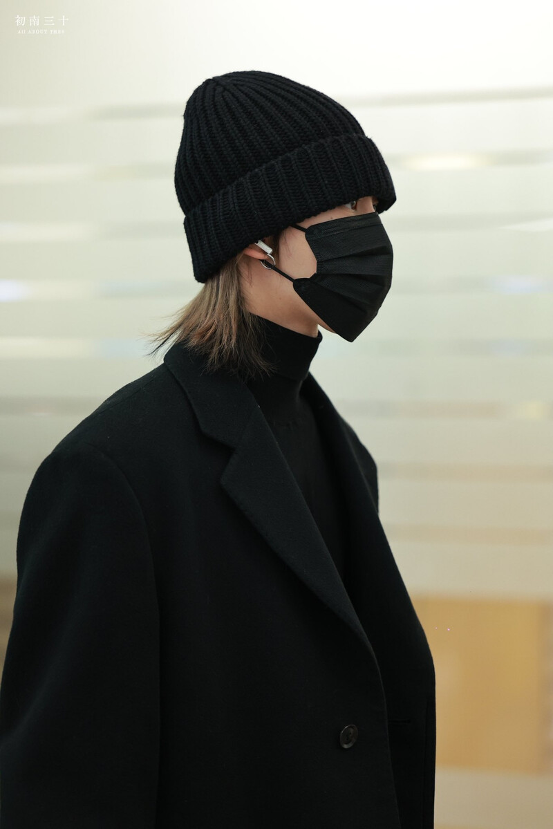 250103 SEVENTEEN The8 at Incheon International Airport documents 4