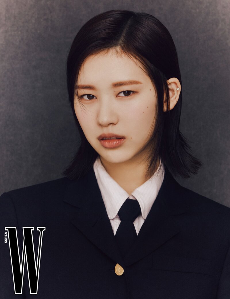 Weki Meki for W Korea Magazine December 2021 Issue documents 6