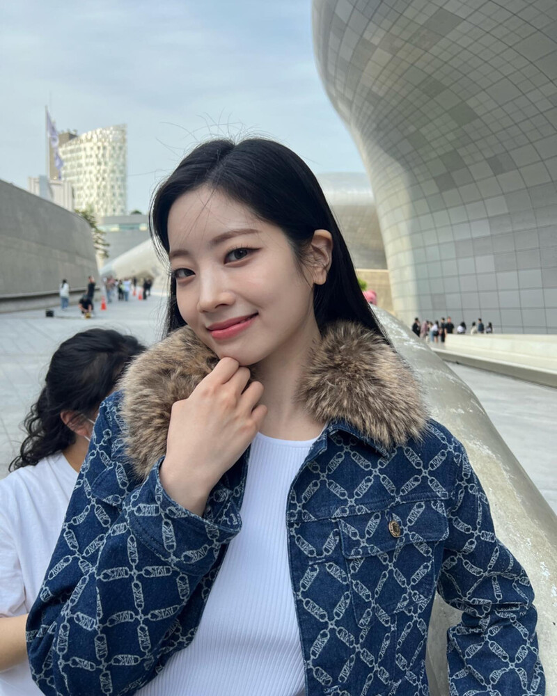 230527 - DAHYUN Instagram Update documents 2