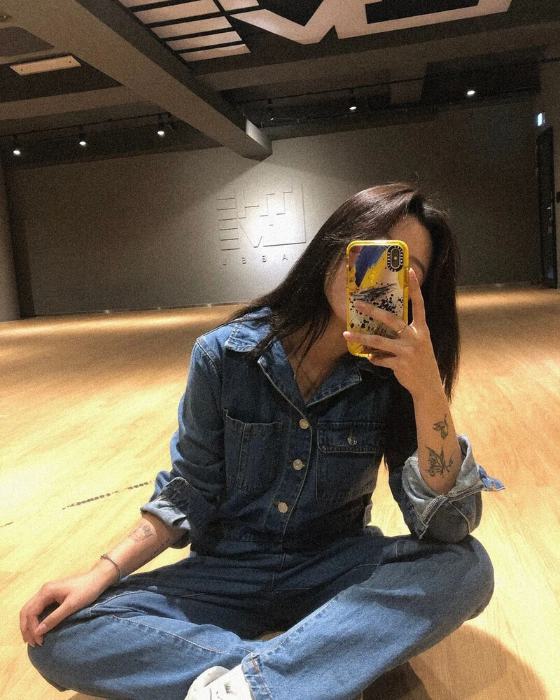 220822 Whee In Instagram Update documents 1