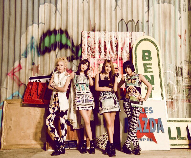 2NE1 'Falling In Love' concept photos documents 2